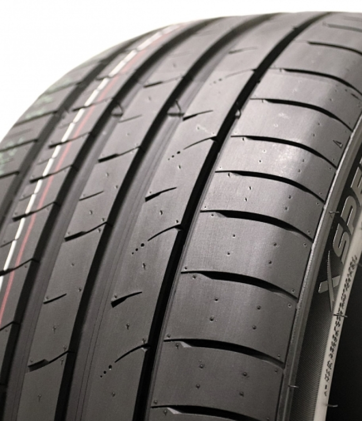 ZMAX WINTERHAWKE II (Rim Fringe Protection) 315/35 R20 V110