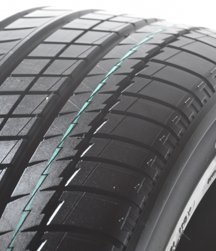 Michelin Latitude sport 3 dot2014 235/50 R19 99V