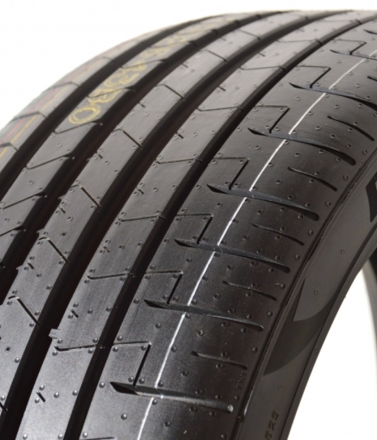 Pirelli P zero pz4 dot2021 245/40 R18 97Y